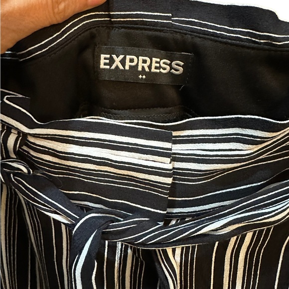 EXPRESS Wide Leg High Rise Tie In Front Pants Black/White Striped Size 8 - Picture 4 of 6